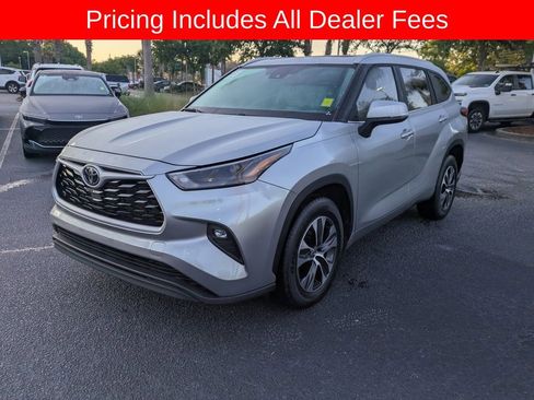 Used 2023 Toyota Highlander XLE FWD image 9