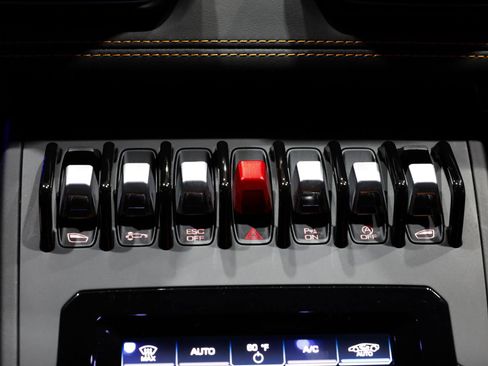 Used 2020 Lamborghini Huracan EVO image 52