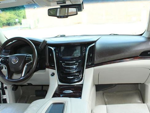 Used 2015 Cadillac Escalade ESV Luxury RWD image 19