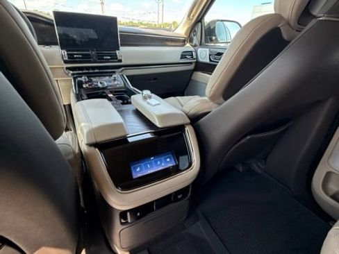 Used 2023 Lincoln Navigator Reserve AWD/4WD image 34