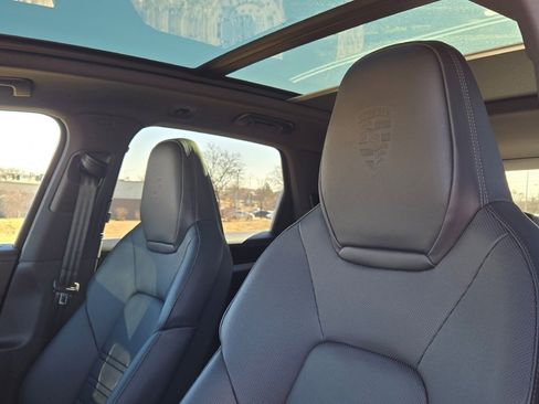 Certified 2025 Porsche Cayenne image 22