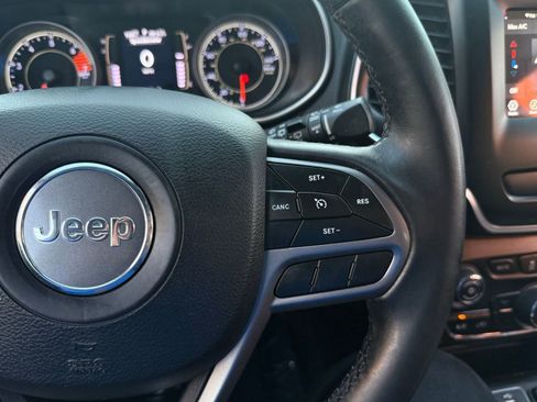 Used 2019 Jeep Cherokee Latitude Plus image 28