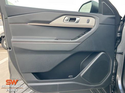 New 2025 Ford Explorer Active w/ Active Comfort Package image 17