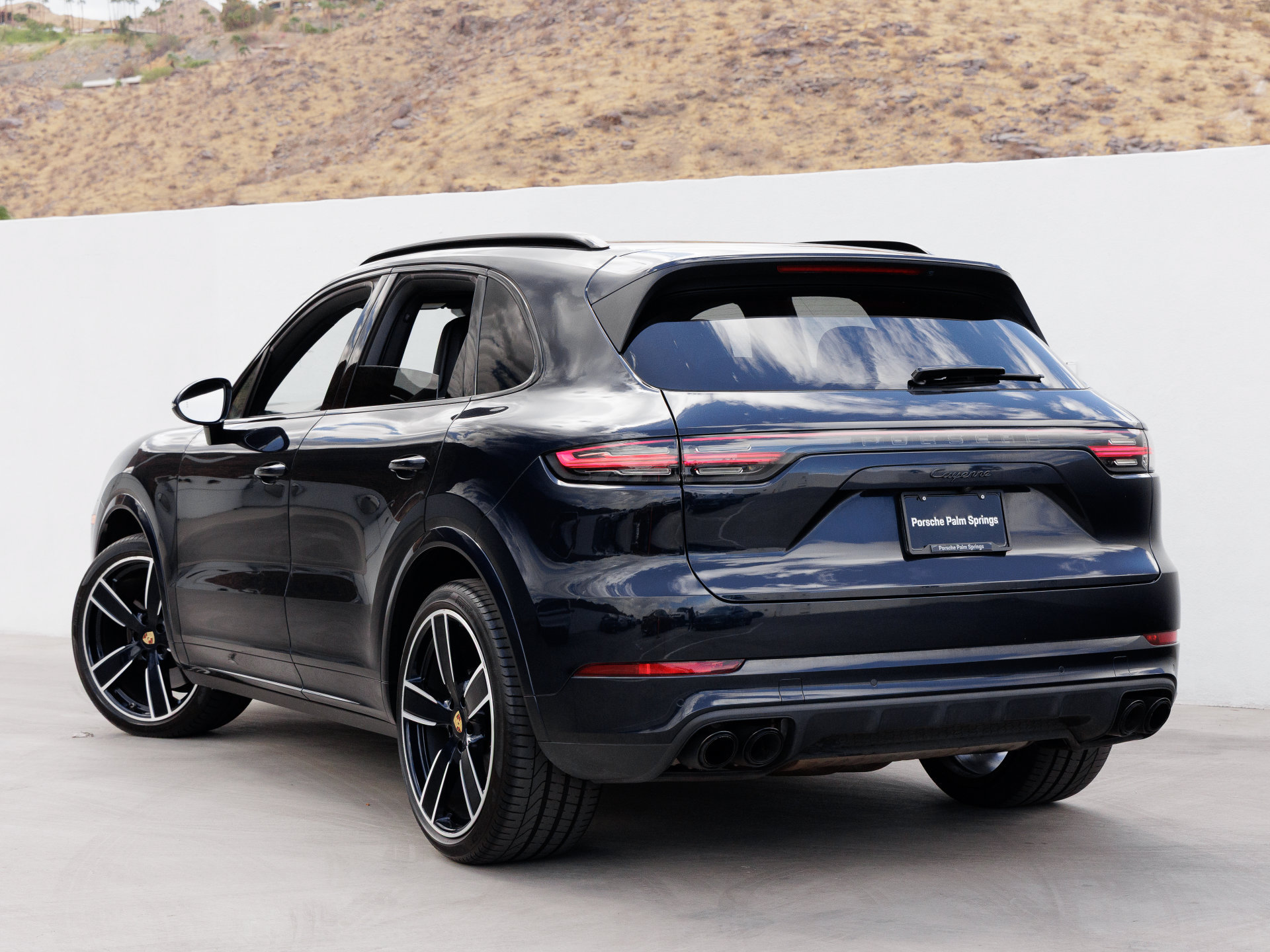 Certified 2023 Porsche Cayenne Platinum Edition AWD/4WD image 3