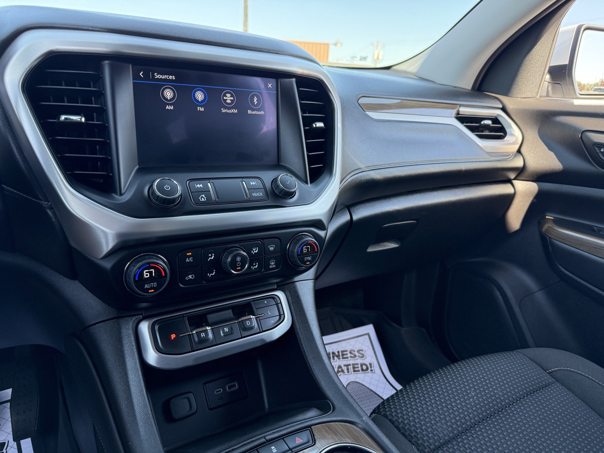 Used 2023 GMC Acadia SLE w/ Driver Convenience Package FWD image 11