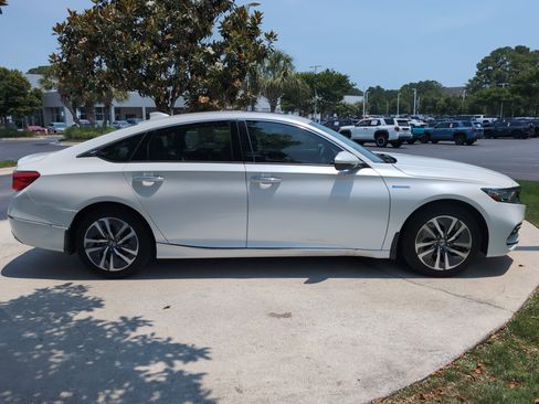 Used 2020 Honda Accord Touring image 11