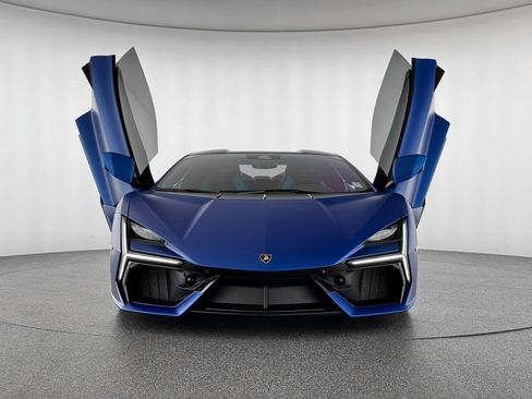 Used 2025 Lamborghini Revuelto image 10