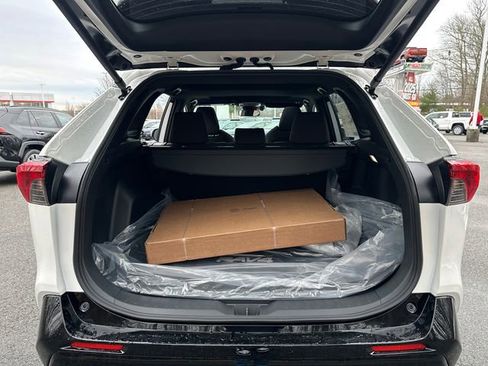 New 2025 Toyota RAV4 SE image 15