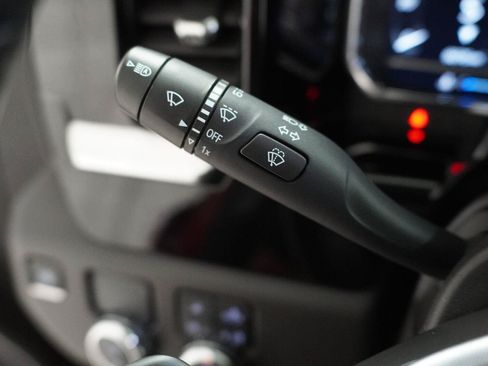 Used 2025 GMC Sierra 1500 SLT RWD image 9