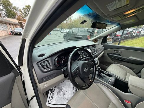 Used 2016 Kia Sedona LX w/ LX Essentials Premium Package image 9