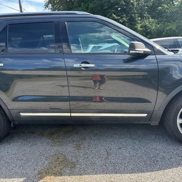 Used 2017 Ford Explorer Limited w/ Equipment Group 301A FWD image 13