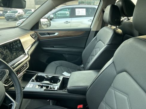 Used 2024 Volkswagen Atlas SE image 10