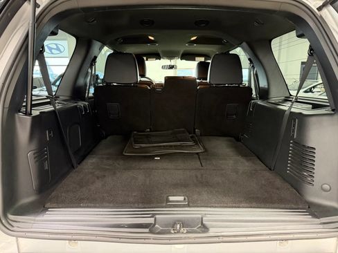 Used 2017 Ford Expedition XLT w/ Equipment Group 202A AWD/4WD image 32
