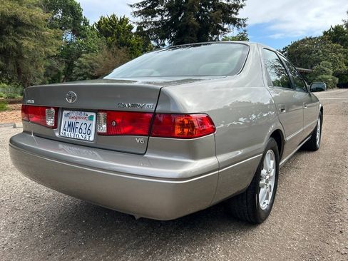 Used 2000 Toyota Camry XLE FWD image 14