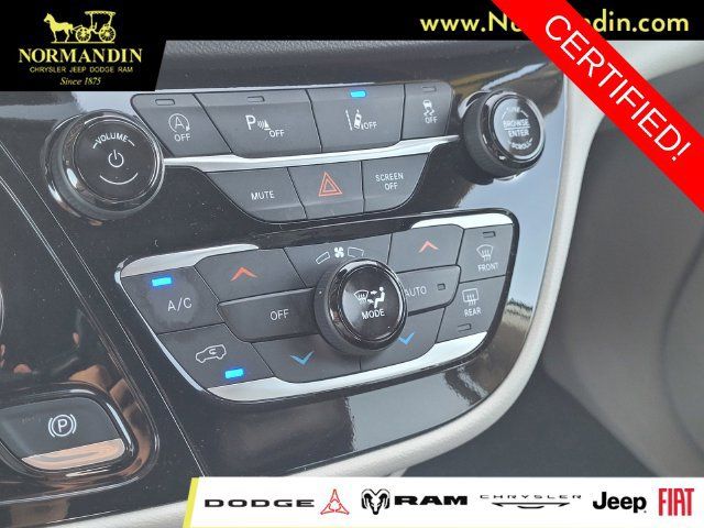 Certified 2024 Chrysler Pacifica Touring-L FWD image 11