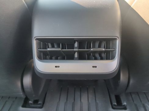 Used 2023 Tesla Model 3 Standard Range image 18