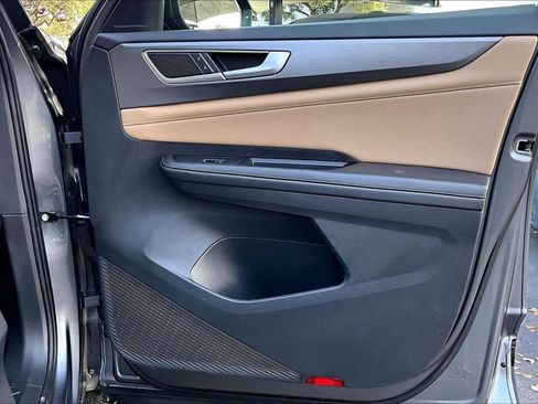 Used 2024 Volkswagen Atlas Cross Sport SE image 23