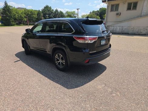 Used 2016 Toyota Highlander XLE AWD/4WD image 12