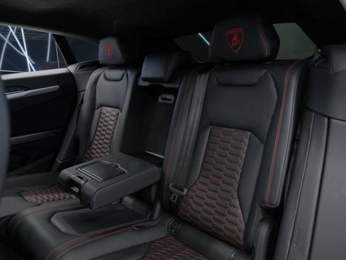 Used 2021 Lamborghini Urus AWD/4WD image 32