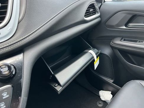 New 2026 Chrysler Pacifica Select image 27