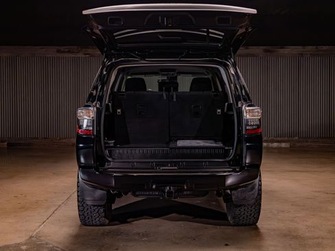 Used 2021 Toyota 4Runner SR5 AWD/4WD image 8