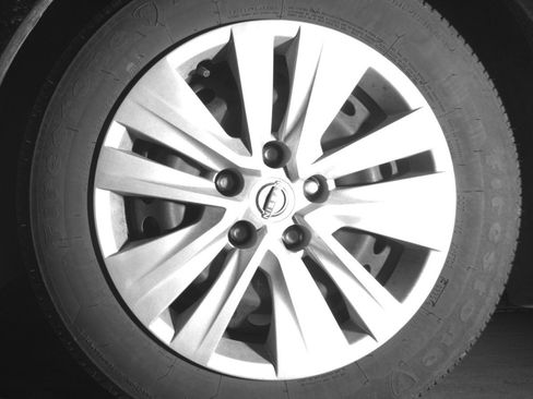 Used 2025 Nissan Sentra S FWD image 12