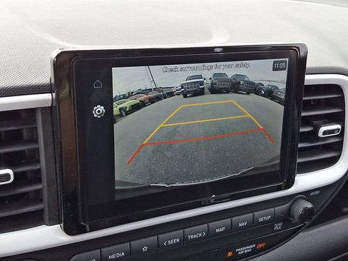 Certified 2023 Hyundai Venue Limited w/ Cargo Package image 18