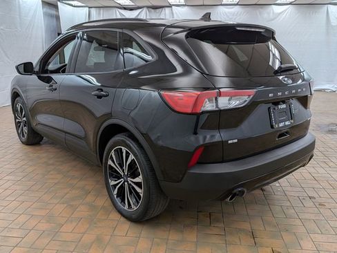 Certified 2022 Ford Escape SE w/ SE Sport Appearance Package image 5