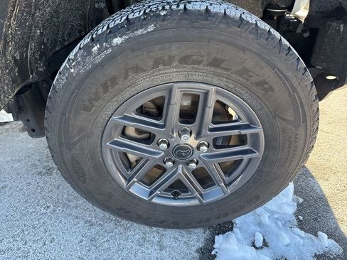 Certified 2024 Jeep Wrangler Sport S image 9