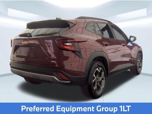 Used 2024 Chevrolet Trax LT FWD image 2