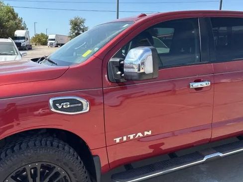 Used 2017 Nissan Titan SL AWD/4WD image 2