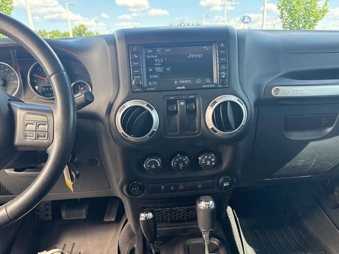 Used 2014 Jeep Wrangler Rubicon w/ Power Convenience Group AWD/4WD image 17
