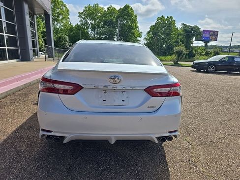 Used 2018 Toyota Camry XSE FWD image 4