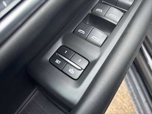 Used 2021 Chevrolet Suburban Premier w/ Premium Package image 21