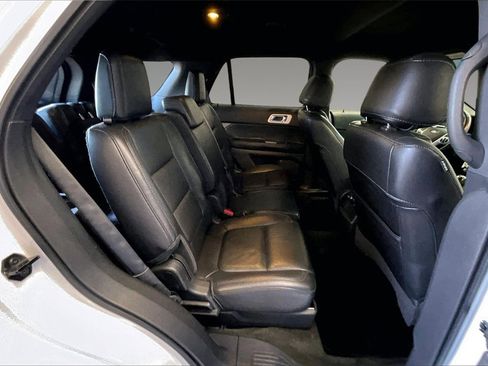 Used 2014 Ford Explorer XLT w/ Equipment Group 202A image 16