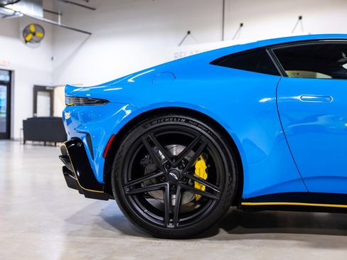 Used 2025 Aston Martin V8 Vantage Coupe image 25