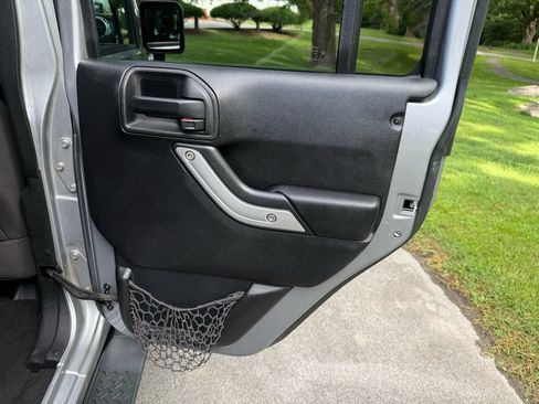Used 2015 Jeep Wrangler Unlimited Sahara AWD/4WD image 34