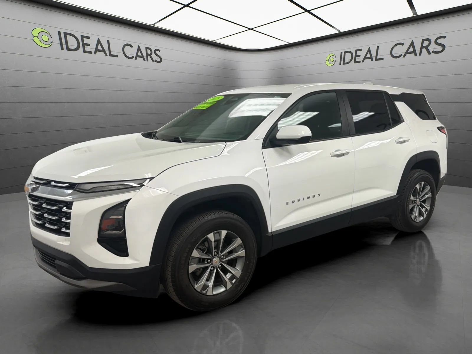 Used 2025 Chevrolet Equinox LT FWD image 1