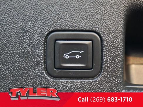 Used 2023 Chevrolet Equinox RS w/ RS Leather Package AWD/4WD image 16