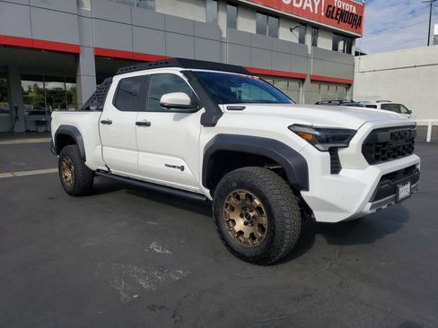 Used 2025 Toyota Tacoma Trailhunter image 42