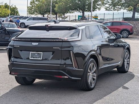 Certified 2024 Cadillac Lyriq Luxury AWD/4WD image 11