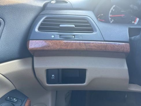 Used 2011 Honda Accord EX-L image 18