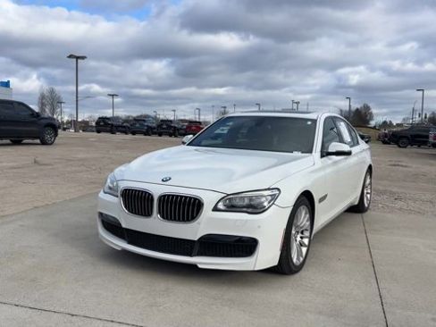 Used 2015 BMW 750i xDrive image 4