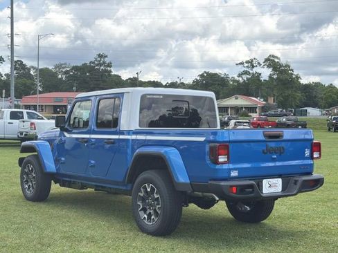 New 2026 Jeep Gladiator Sport AWD/4WD image 11