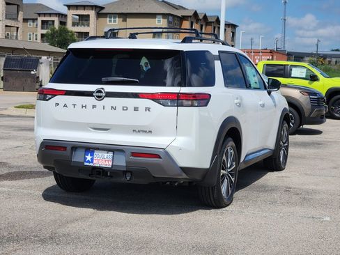 New 2026 Nissan Pathfinder Platinum FWD image 3