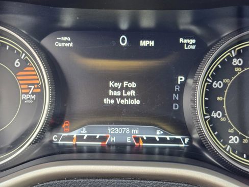 Used 2017 Jeep Cherokee Limited image 18