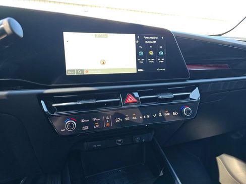 Certified 2025 Kia Niro Wind w/ Wind Preserve Package FWD image 18