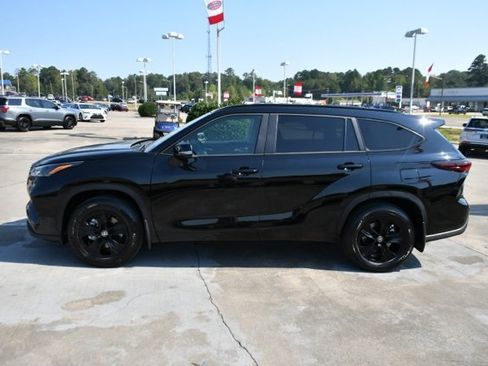 Used 2025 Toyota Highlander XLE image 2