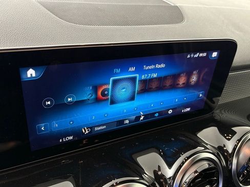 Used 2022 Mercedes-Benz GLB 250 image 25