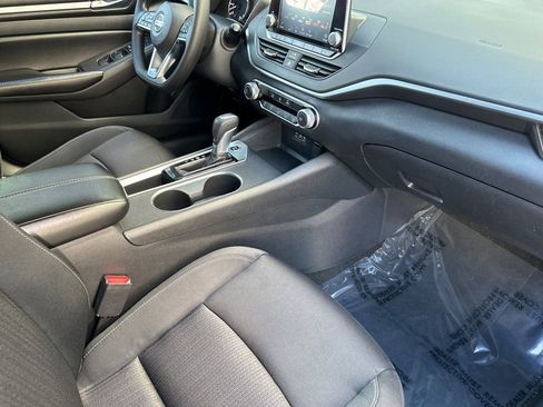 Used 2022 Nissan Altima 2.5 SV FWD image 16